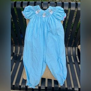 Beautiful 24m Petit Bébé smocked snowman romper. Perfect for fall and winter ❤️